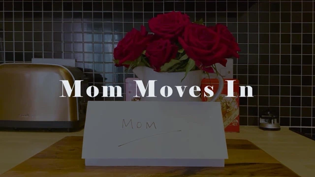 Buffy lebrat anne içeri giriyor ve üvey oğlunu sikiyor!