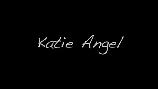Genç Katie Angel büyük bir yarakla oldukça sert sikiliyor