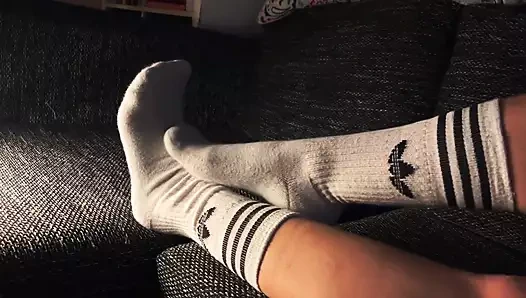 Beyaz çoraplarımı çıkar ve ayaklarımın tadını çıkar