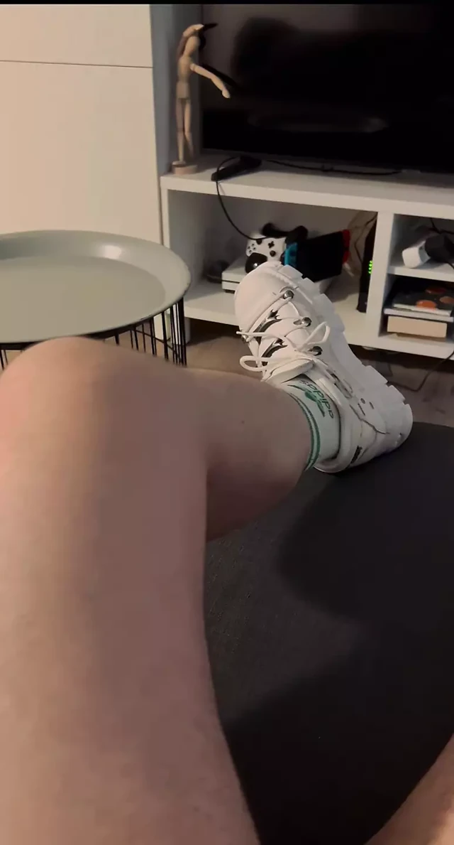 Calvin kleins ve alfa spor ayakkabılarıyla seksi sıska sarkık