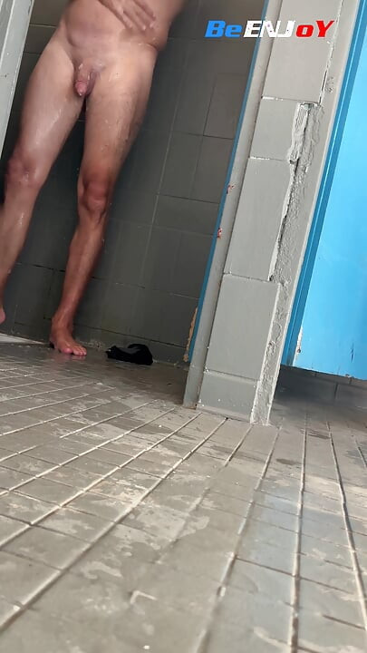 BeENJoY- Naked in the men's collective changing rooms of the pool with another man, the lady at the reception rinses her eyes