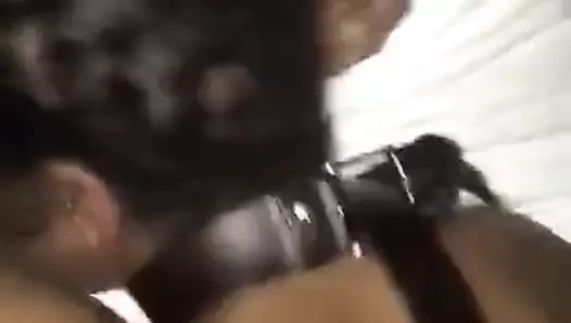 bağlı sıcak kahverengi kız eğilimli kemikli