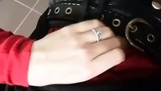 Siyah nazik ev yapımı striptiz. yakın çekim