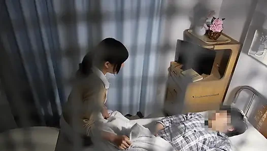 A074B07 Bir aktrise çok benzeyen bir hemşire bir hastanın mastürbasyonüne tanık oluyorsa...