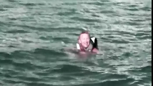 Sıcak sarışın ve uygun züppe sikme hardcore içinde yatak