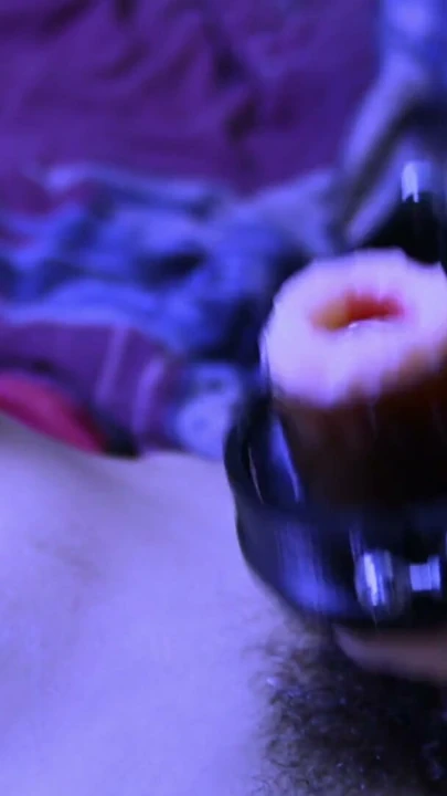 Sulu bir orgazm için dünyanın en uzun bdsm otomatik mastürbasyonu | Klip 1