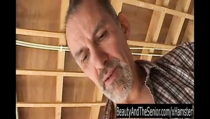 teen alır KEDİ yaladı ve fucked tarafından bir eski adam