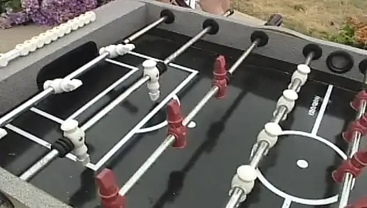 Anal sikilen bebek açık havada büyük yarakla sikişiyor