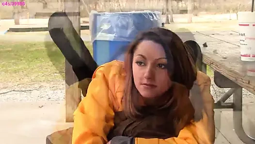 Ugg çizme önizlemesi ile pozda Chasity