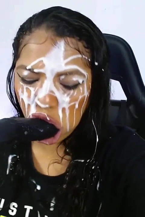 Yüze boşalma) aç ana güzel yüzüne ne boşalıyor