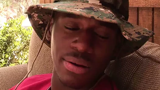 Büyük zenci yarağı için küçük delikler - sahne #04