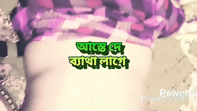 Evli kadın yatak odasında aldatıyor ve sikiliyor