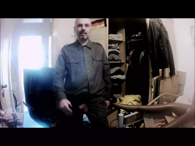 удары по яйцам и порка