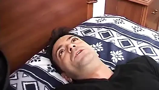 Amatör bir çift için ateşli ve edepsiz seks oyunları