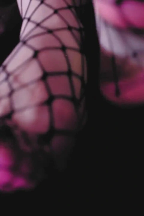 Ateşli tanrıça eva lateks maleficent tek başına ayak fetişi bdsm sapık sahibe kadın egemenliği