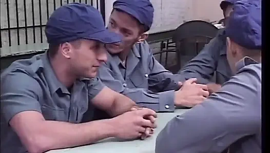 Yoğun orgazm arayan edepsiz kaltaklar için harika grup seks!