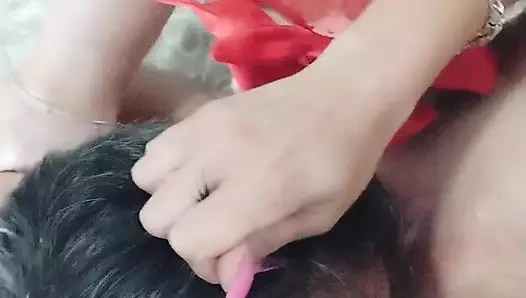 Üvey kardeşim beni yalıyor... benim kedi ve benim kıçımı