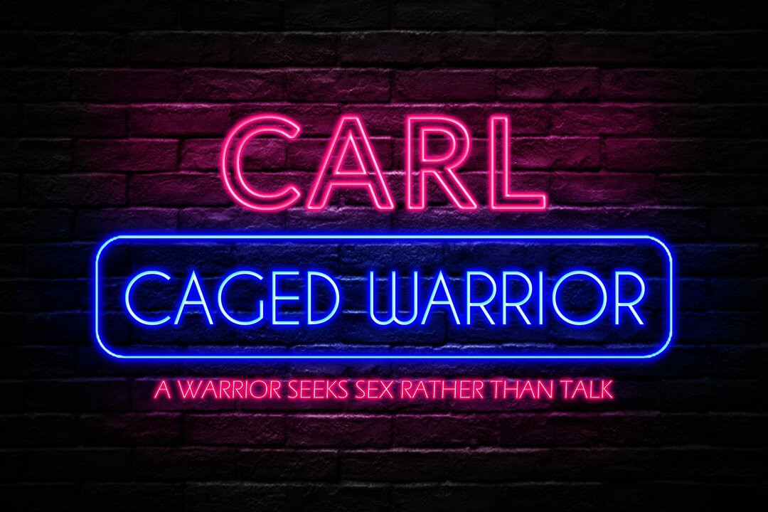 Carl kafes savaşçı kas iri parça sikikleri bir seksi milf iken kıçını çevreliyor ve onu köpek stili sikiyor