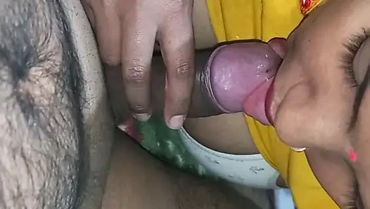 Yeni güzel kız erkek arkadaşının yarağını emiyor.