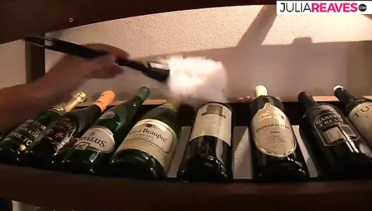 Sarah bilardo masasında sert sikilmesine izin veriyor