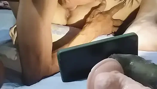Я наслаждаюсь поеданием ее мокрой киски