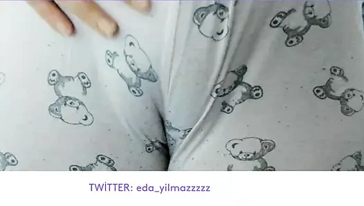 CAMELTOE- SWOLLEN PUSSY- MASTURBATE WITH PAJAMAS