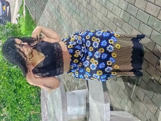 Güzel iri güzel kadın çok ateşli ve beni sikiyor