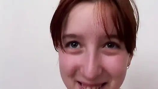 Kızıl saçlı amatör sürtüğün yakın çekim mastürbasyonu