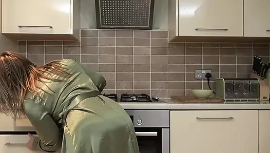 İri göğüslü Ashley Rider Luke'un büyük bir yarağı için geniş açıyor