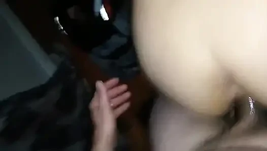 Bakış açısı büyük götlü kraliçe orta yaşlı seksi kadın büyük siyah yarak kılıfı alıyor ve daha fazlası için yalvarmasını seviyor