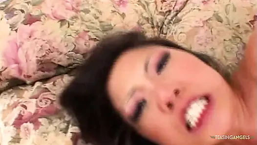 Bu ince birey o kadar küçüktü ki, penisleri uzuvlarının boyutlarına benziyordu