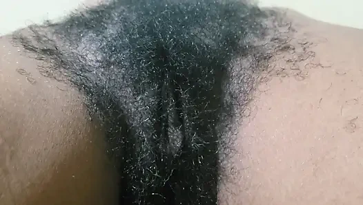 Kıllı amcık orta yaşlı seksi kadın korunmasız arzuyla dolu tutkulu bir yetişkin karşılaşmasında sert seksin tadını çıkarıyor
