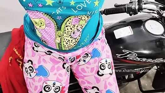 Hintli sevimli kız erkek arkadaşıyla sikişiyor sert sikiş