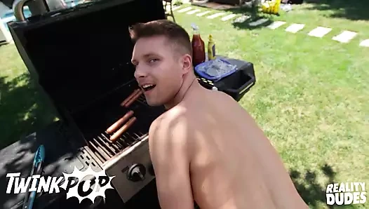 Twinkpop - Markus Kage ikiz üvey oğlu Benjamin Blue'nun yarağının etrafında ağzına doyamıyor