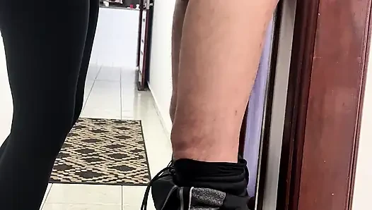 İş arkadaşları şirket koridorunda seks yapıyor.