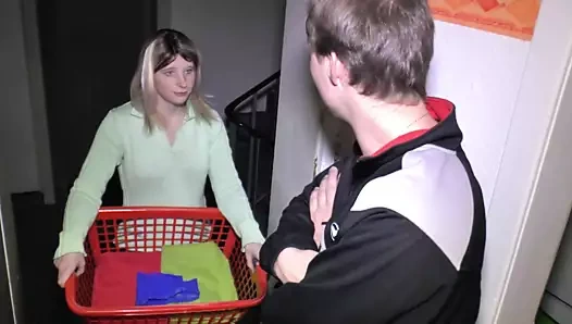 Ateşli bir yarak için sarışın kaltak