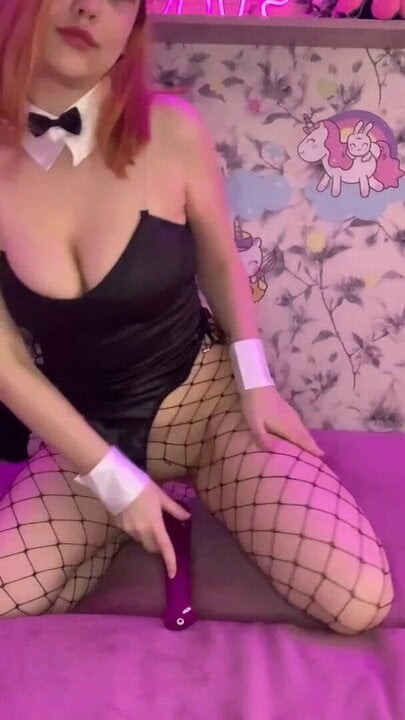 Sashasweet 69 seviyor için oynamak ile ona kedi ve dev vibratör