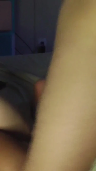 Orta yaşlı seksi kadın ateşli amcığı sikiyor | Klip 3