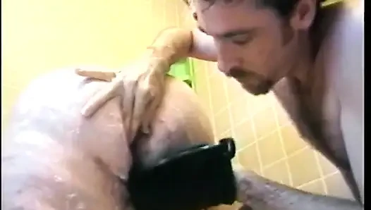 Şişman kaltak Patty Parker bir adamın şişman sikişini sikmesine izin veriyor