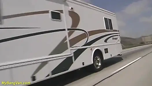 Kovboy kız sert minibüs partisi için yakalandı