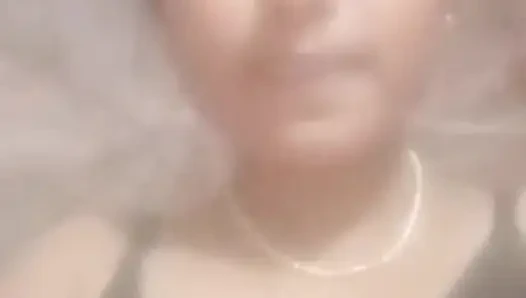 Karım bana amcığını gösteriyor