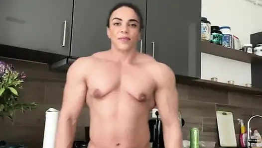 Ham kaslı ve yanma hissi olan curlyfitqueen