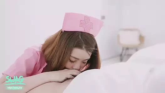 Azgın hemşire her damlayı emiyor ve yutuyor