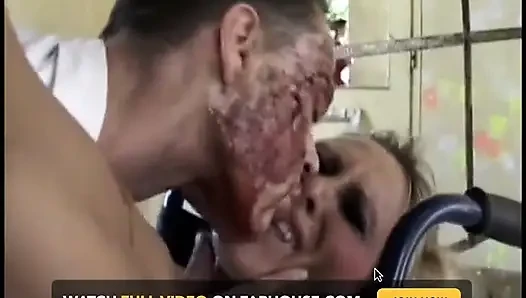 Sarışın için anal seks ve sert yumruk sokma