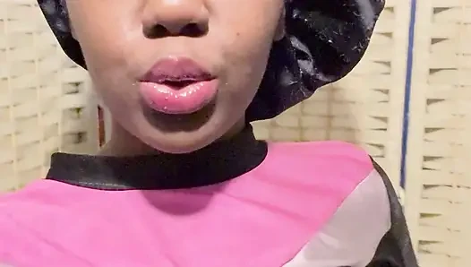 Bugün FaceTime görüntülü görüşmesinde bir hayranımı sikiyorum