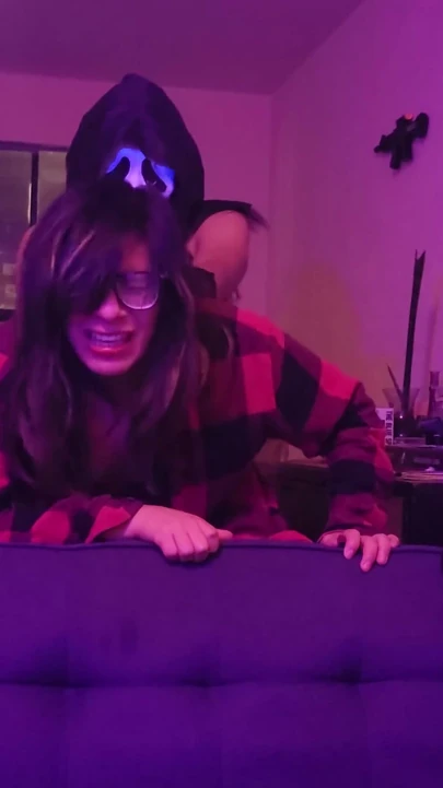 Ghostface nerd bir femboyu sert sikiyor | Bölüm 1
