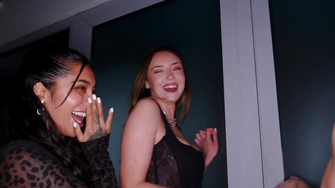 Swinger! Kadınlarımız Başkalarının Penislerinin Nasıl Tadı Tatmak İstiyor