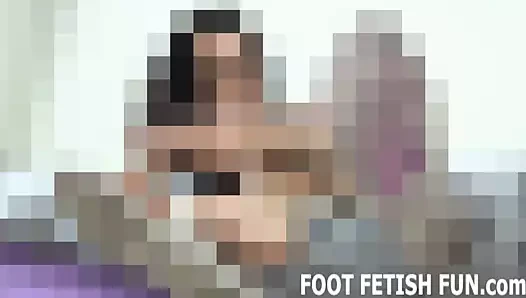 Şanslı bir adamın ayaklarıma tapmasına izin vereceğim