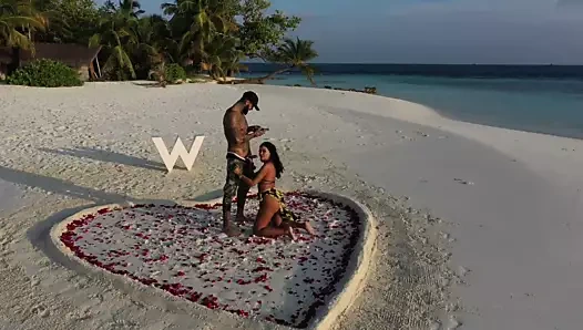 Halka açık plaj - Toochi'nin sürtük günlüğü