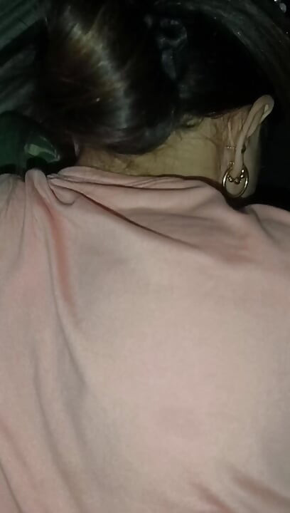 Quicky muna kahit may tao sa labas.